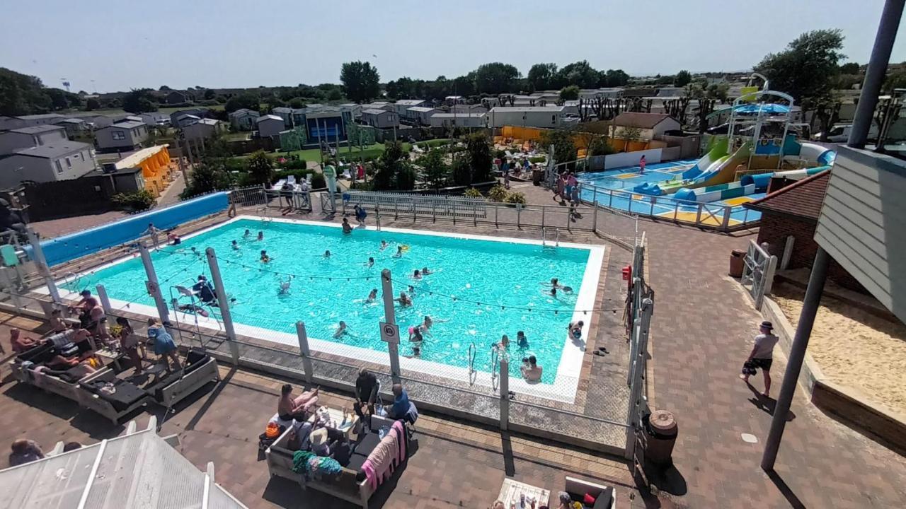 Brookside West Sands Holiday Park Seal Bay Селси Экстерьер фото