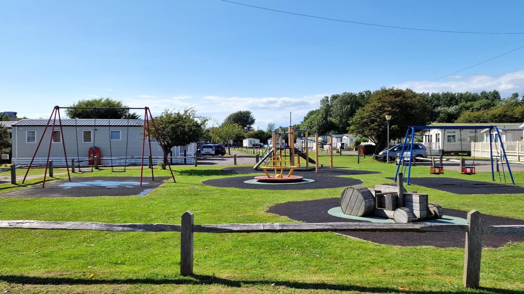 Brookside West Sands Holiday Park Seal Bay Селси Экстерьер фото